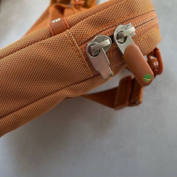 Incase Orange Laptop Shoulder Bag with handles EUC - Picture 6 of 11